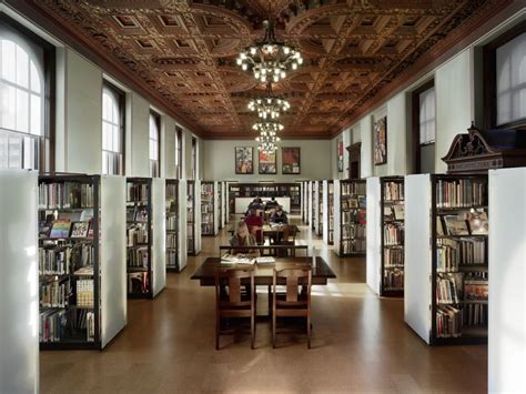 Saint Louis College Libraries .